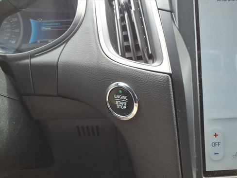 Certified 2024 Ford Edge SEL image 22