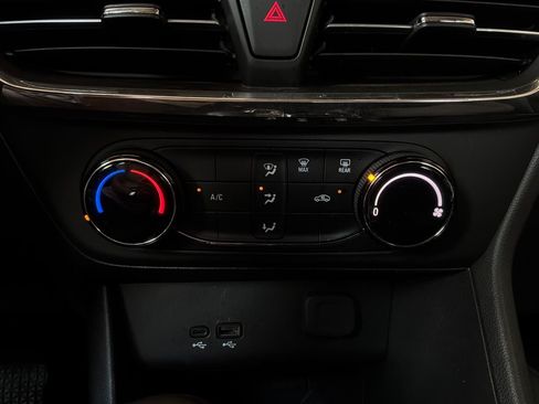 Used 2025 Buick Encore GX Preferred FWD image 25