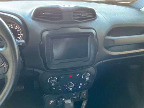 Used 2018 Jeep Renegade Altitude AWD/4WD image 16