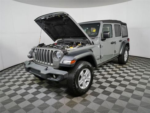 Used 2018 Jeep Wrangler Unlimited Sport S AWD/4WD image 29