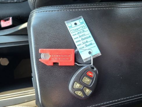 Used 2012 GMC Acadia SLE image 25