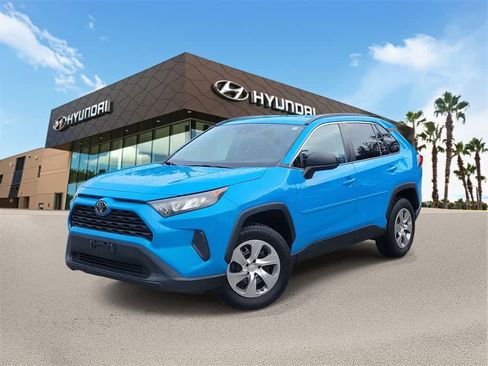Used 2019 Toyota RAV4 LE image 1