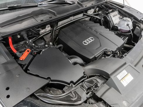 Used 2023 Audi Q5 2.0T Premium w/ Convenience Package AWD/4WD image 4