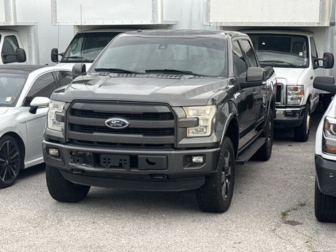 Used 2016 Ford F150 Lariat w/ Equipment Group 502A Luxury AWD/4WD image 3