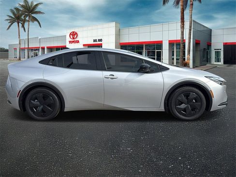 New 2026 Toyota Prius LE image 2