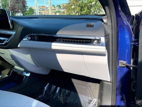 Used 2024 Cadillac Lyriq Sport AWD/4WD image 16