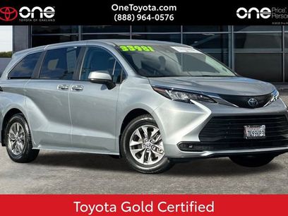 Certified 2022 Toyota Sienna LE
