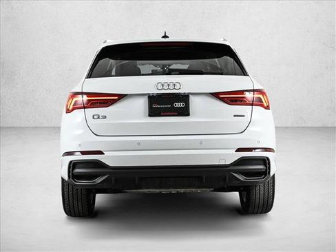 Certified 2025 Audi Q3 2.0T Premium w/ Convenience Package image 7