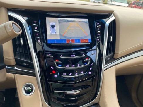 Used 2020 Cadillac Escalade Platinum AWD/4WD image 27