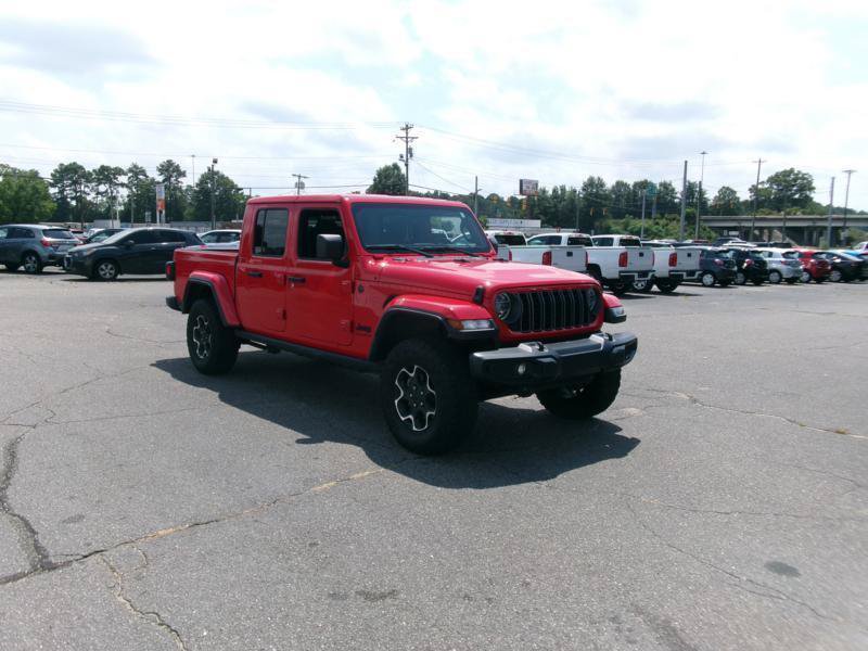 Used 2025 Jeep Gladiator Sport AWD/4WD image 4