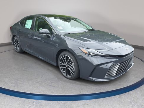 Used 2026 Toyota Camry XLE FWD image 3