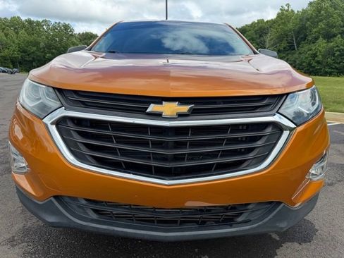 Used 2019 Chevrolet Equinox LS FWD image 2