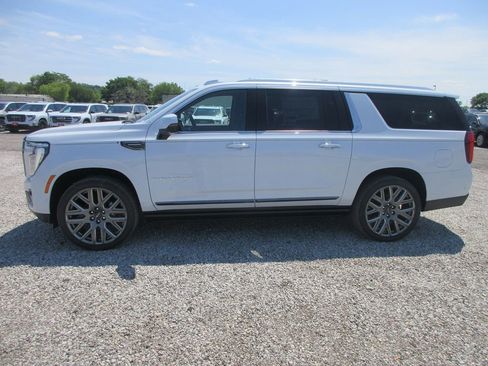 New 2026 GMC Yukon XL Denali Ultimate AWD/4WD image 7