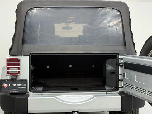 Used 2011 Jeep Wrangler Unlimited Sahara image 25