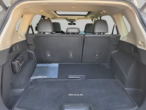Used 2025 Nissan Rogue Platinum FWD image 7