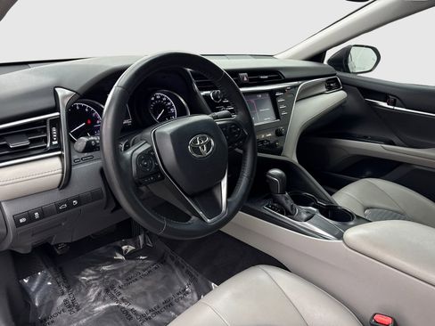 Used 2018 Toyota Camry SE w/ Convenience Package FWD image 18