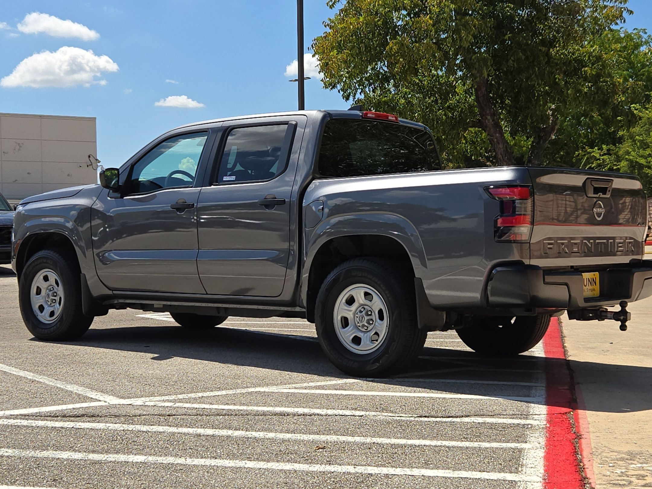 Used 2024 Nissan Frontier S w/ Tow Package AWD/4WD image 5