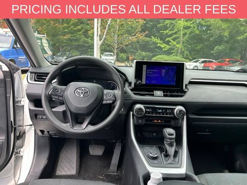 Used 2025 Toyota RAV4 XLE AWD/4WD image 9