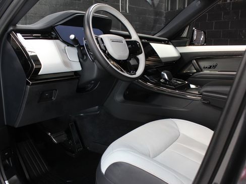 Used 2024 Land Rover Range Rover Sport Dynamic SE image 29