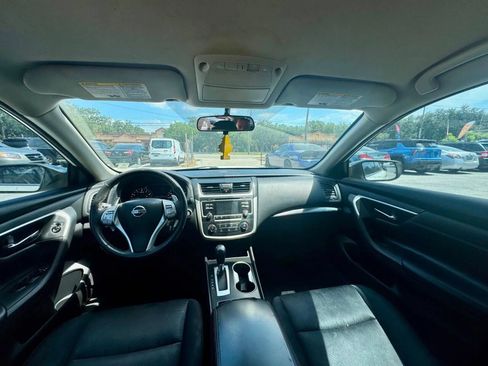 Used 2017 Nissan Altima 2.5 SR w/ Midnight Edition Package FWD image 19