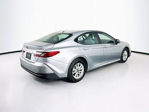 Used 2025 Toyota Camry LE image 9