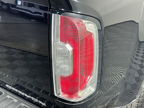 Used 2022 GMC Canyon Denali image 32