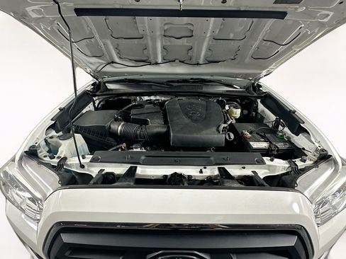 Used 2021 Toyota Tacoma SR5 AWD/4WD image 30