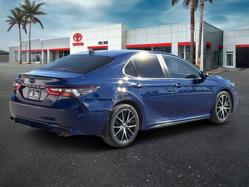 Used 2023 Toyota Camry SE image 3