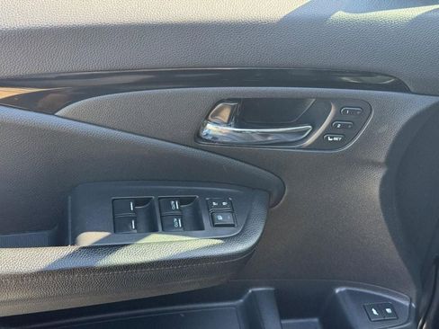 Used 2016 Honda Pilot Touring image 17