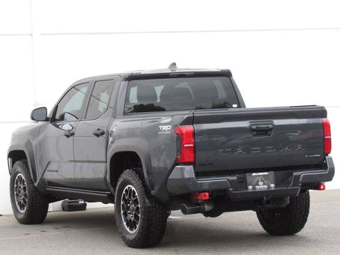 Certified 2025 Toyota Tacoma TRD Off-Road AWD/4WD image 5