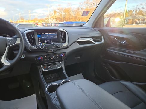 Used 2024 GMC Terrain SLT image 22
