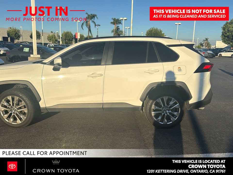 Used 2020 Toyota RAV4 XLE Premium FWD image 3