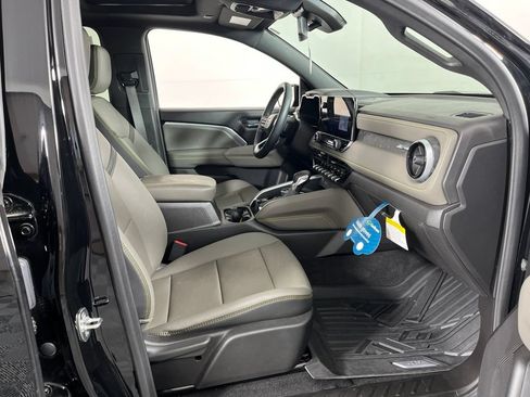 Used 2026 Chevrolet Colorado ZR2 w/ Technology Package AWD/4WD image 6