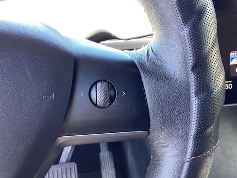 Used 2023 Tesla Model Y Long Range AWD/4WD image 28