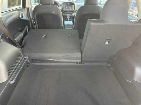 Used 2025 Kia Soul LX w/ LX Technology Package FWD image 15