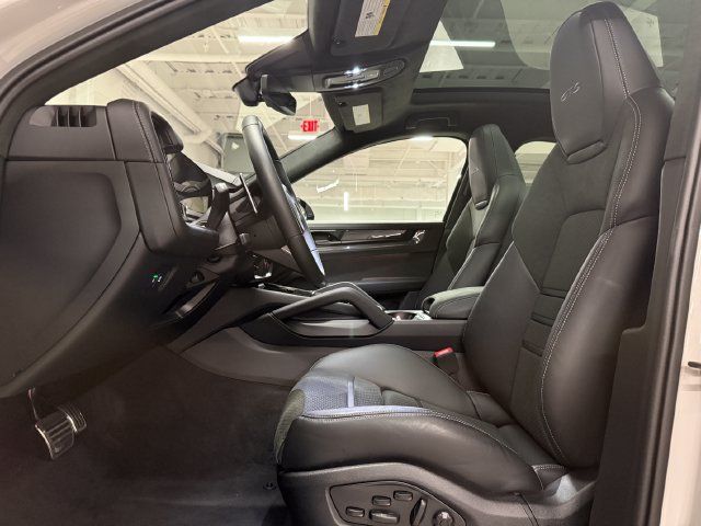 Certified 2026 Porsche Cayenne GTS AWD/4WD image 5