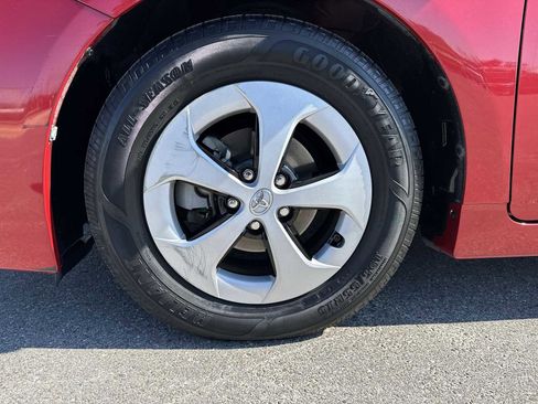 Used 2014 Toyota Prius Four image 13