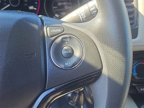 Used 2016 Honda HR-V LX image 19