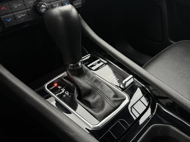 Used 2025 Jeep Compass Limited AWD/4WD image 19