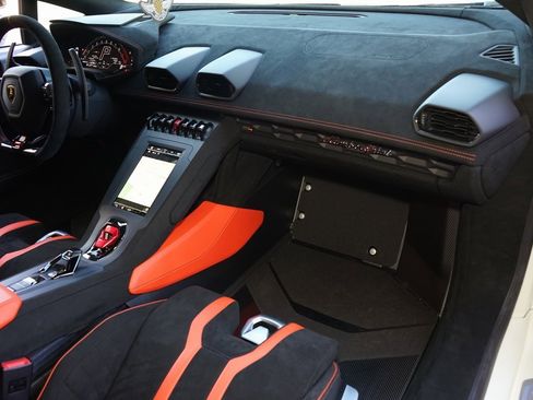 Used 2022 Lamborghini Huracan STO image 18