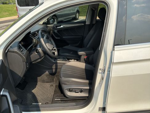Used 2023 Volkswagen Tiguan SE FWD image 16