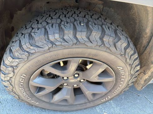 Used 2018 Jeep Cherokee Trailhawk w/ Comfort/Convenience Group image 5