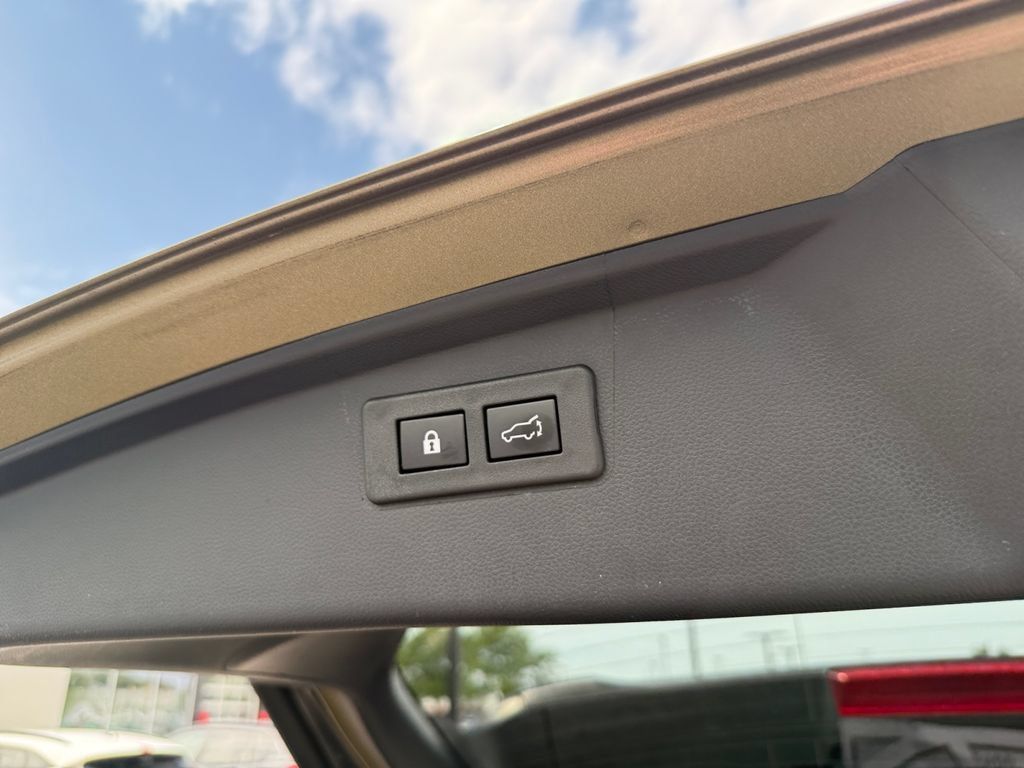 Used 2023 Subaru Outback Touring AWD/4WD image 33
