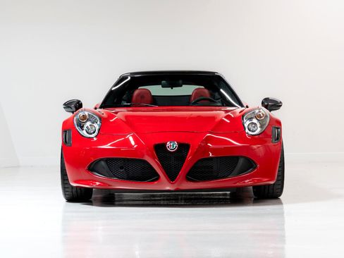 Used 2018 Alfa Romeo 4C Spider image 2