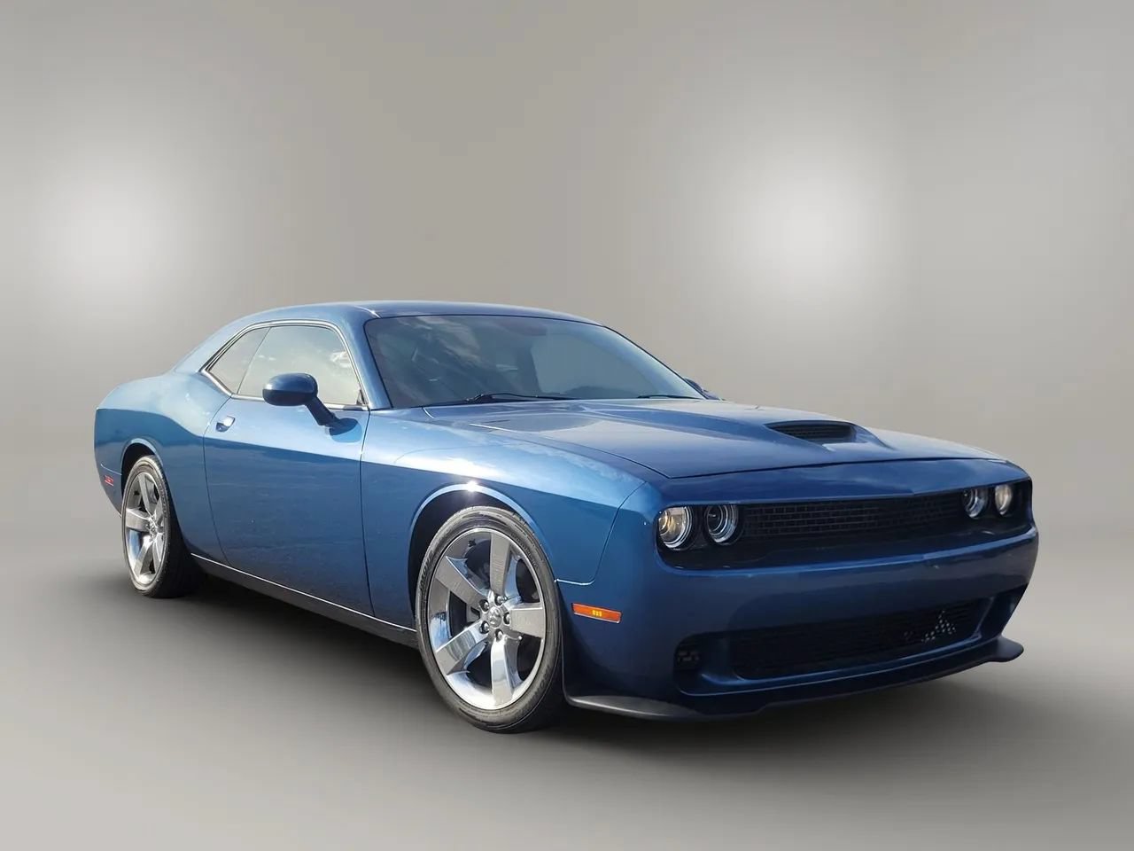 Used 2022 Dodge Challenger GT RWD image 3