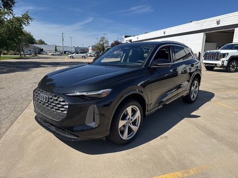 Used 2025 Audi Q5 Premium Plus w/ Premium Plus AWD/4WD image 1