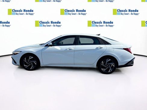 Used 2025 Hyundai Elantra Limited FWD image 4