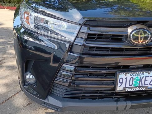 Used 2017 Toyota Highlander SE AWD/4WD image 11