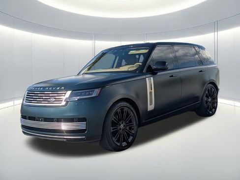 Used 2025 Land Rover Range Rover SV image 1