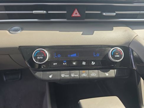 Used 2022 Hyundai Elantra SEL w/ Convenience Package image 19